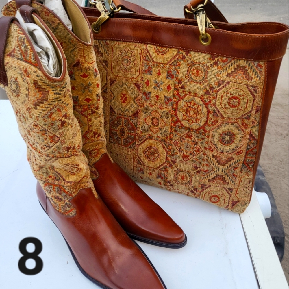 BOOTS WITH PURSE